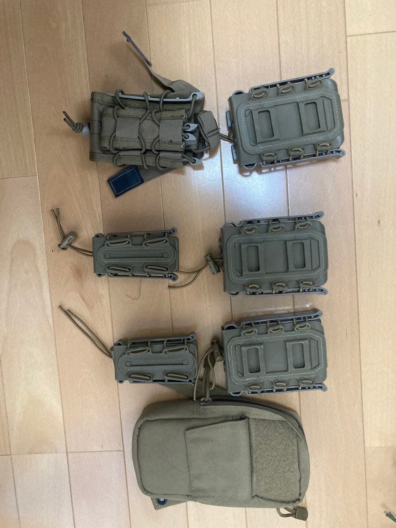 マガジンポーチ、ユーティリティーポーチセット　カーキ