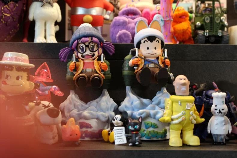 Dr.スランプ アラレ&くまのこ 空を翔ぶ 樹脂 彫刻 フィギュア