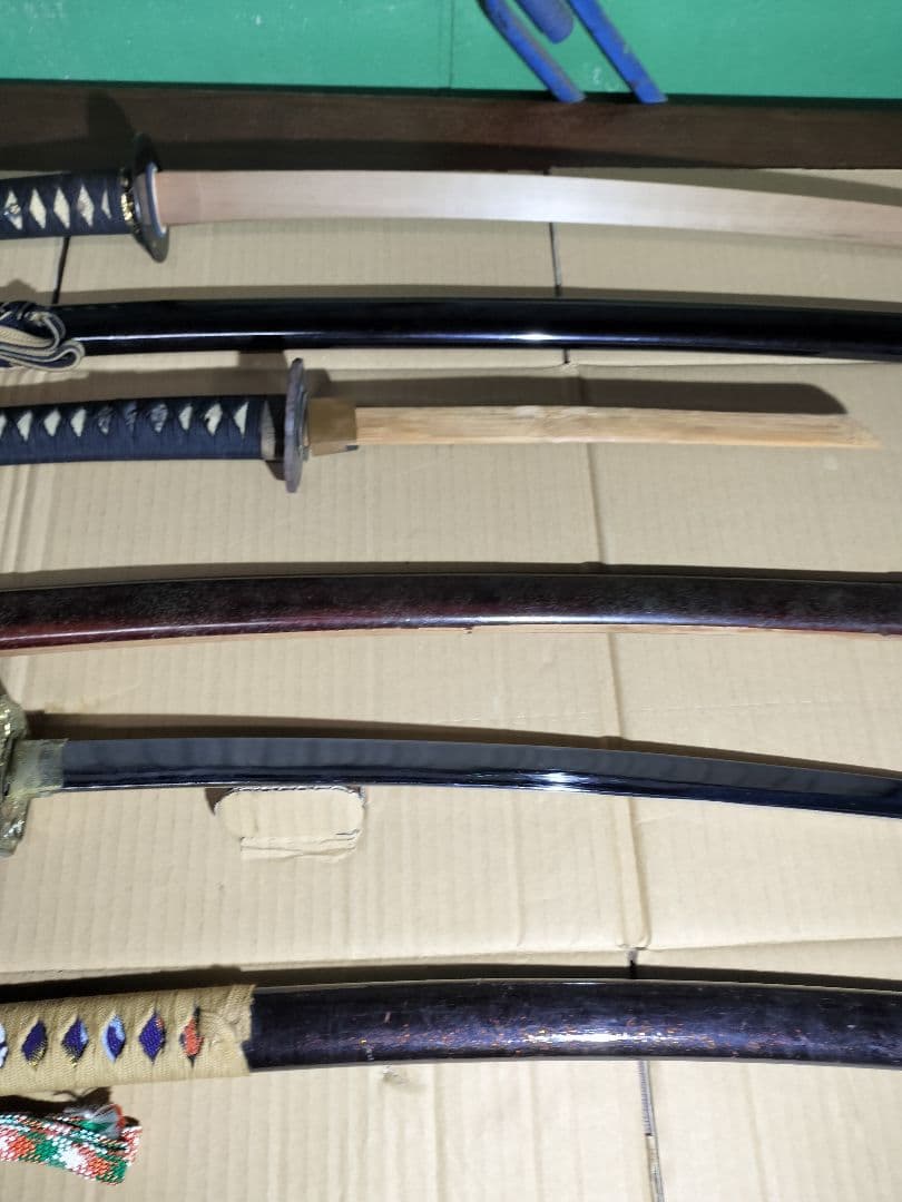 ◆まとめ出品！！◆模造刀3本　木製2本　まとめ売り！！