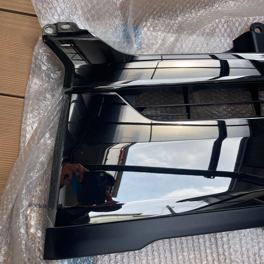 ハイエース6型ダークプライム純正グリル
