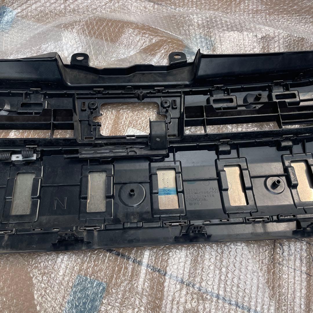 ハイエース6型ダークプライム純正グリル