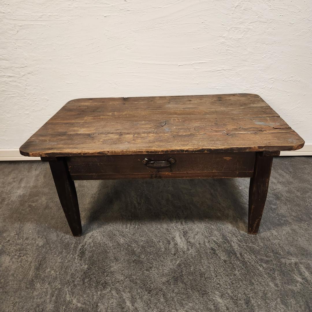 ノスタルジック　古材　ローテーブル 味のある打痕と塗装跡