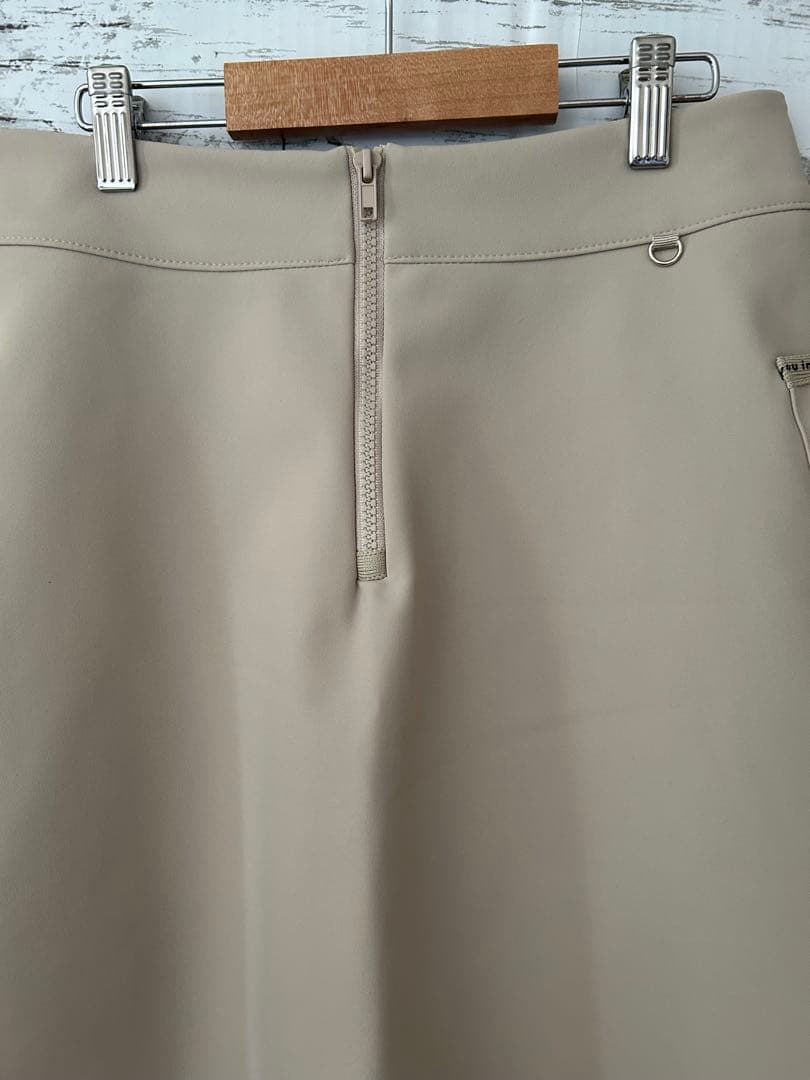 レディースゴルフウェアセットアップ　ベスト　スカートLサイズ　ベージュ　秋服