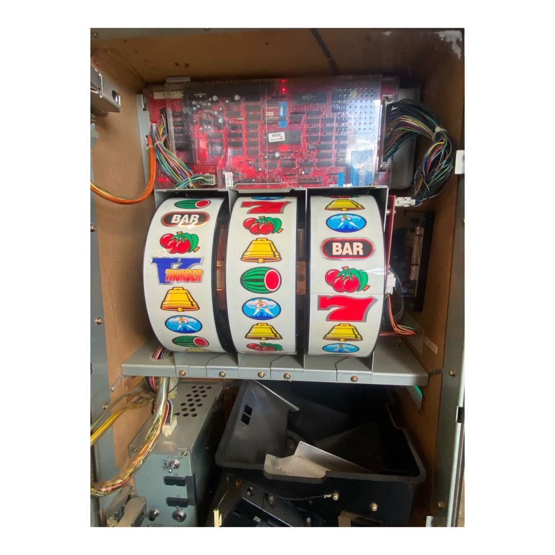 ⭐️パチスロ実機　サンダーV 不要機 ドア 設定キーあり 家庭用電源