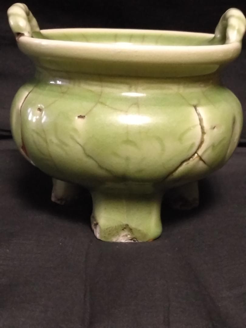 青磁香炉　明時代　釉薬が美しいです　大きな窯キズや足に釉ハギの跡が有ります
