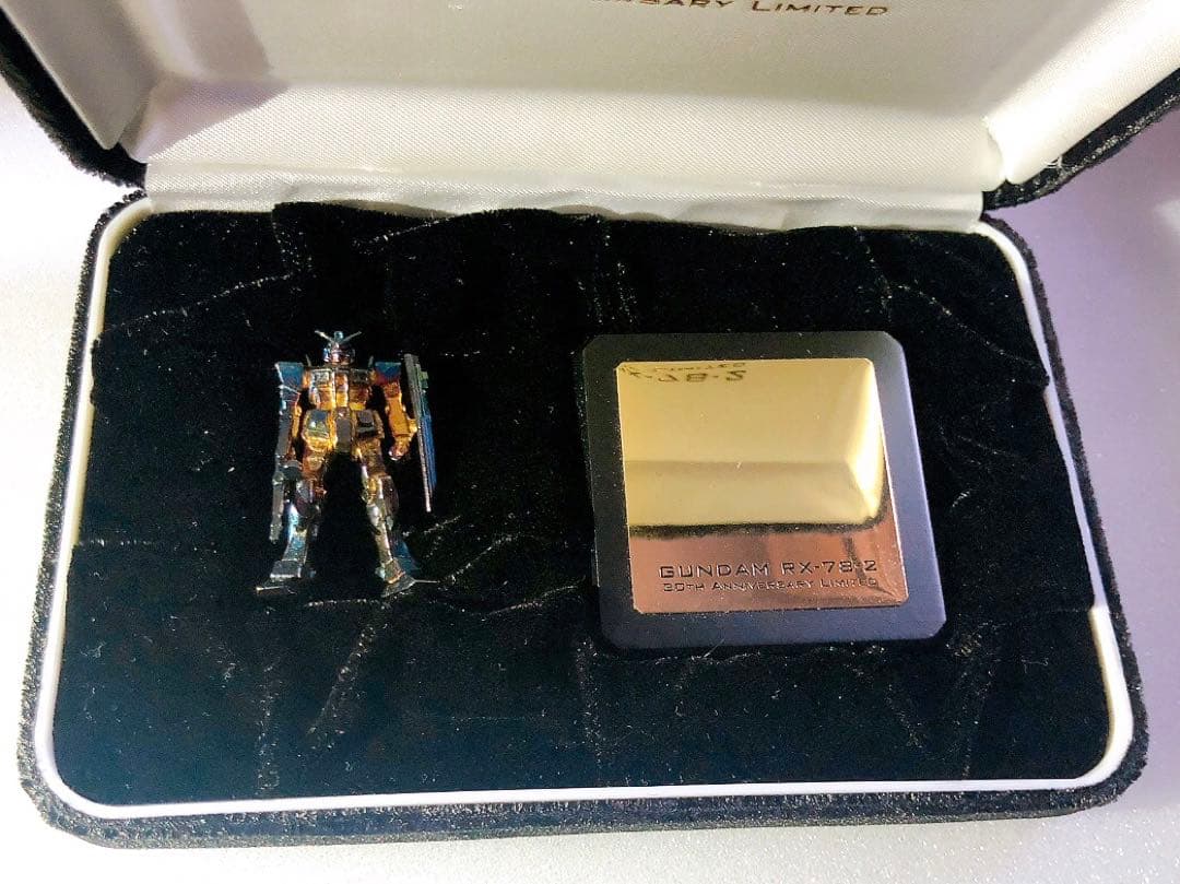セブン-イレブンフェア 機動戦士ガンダム 純金ガンダム　非売品