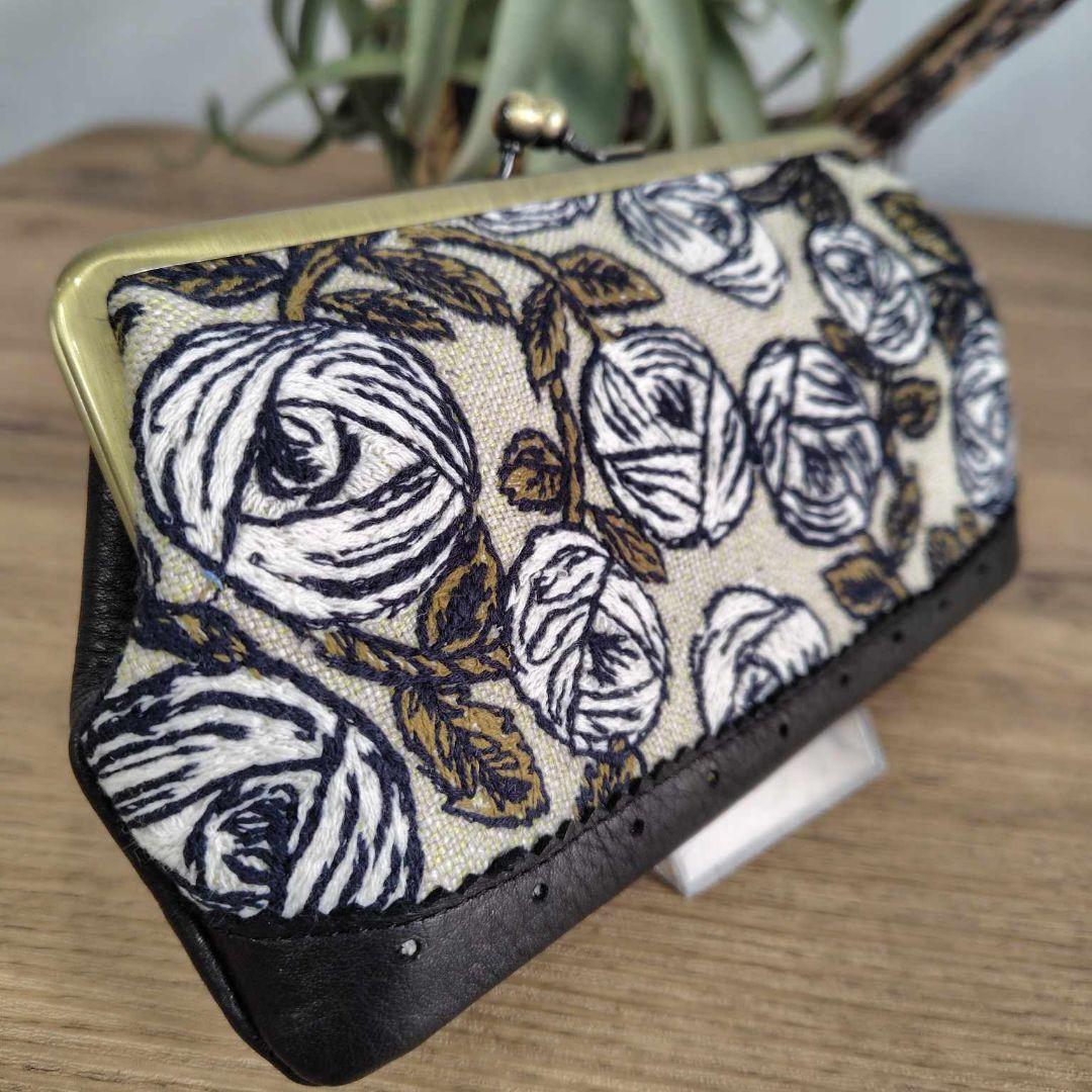 ま*る様 【ラスト1点】ミナペルホネン/Rosyロージィベージュ牛革黒/がま口牛