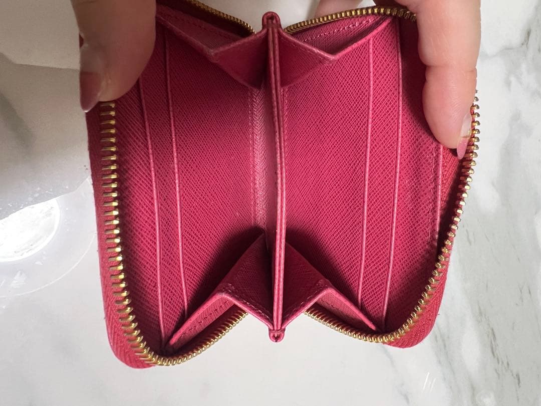 【PRADA】ケース　サフィアーノ