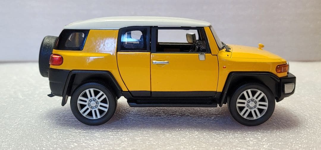 【全国送料無料】見本車 ディーラー トヨタ FJ クルーザー 1/30 ミニカー