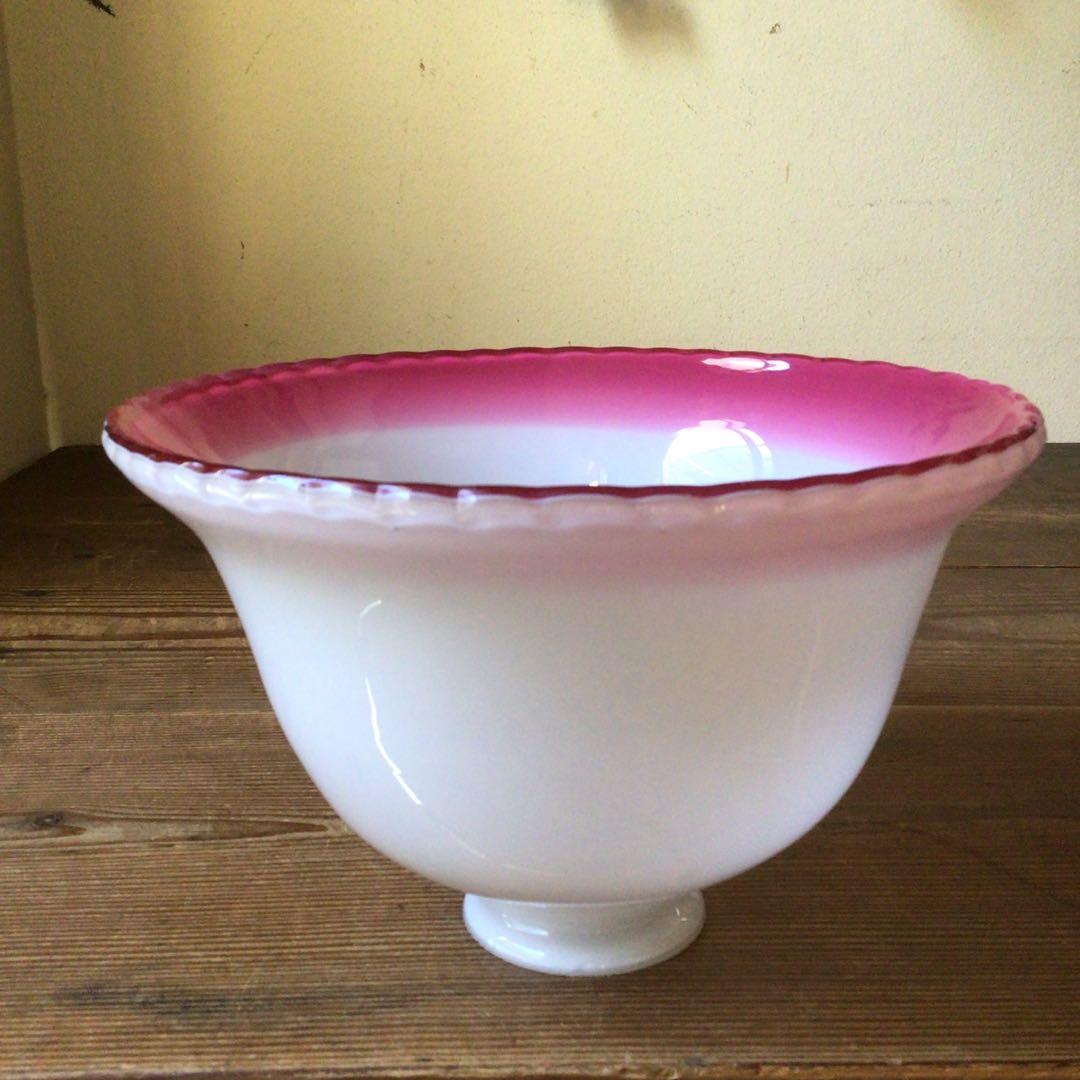 No4174 手吹き　九州明治びいどろ　乳白赤縁ガラス　ランプシェード　送料無料