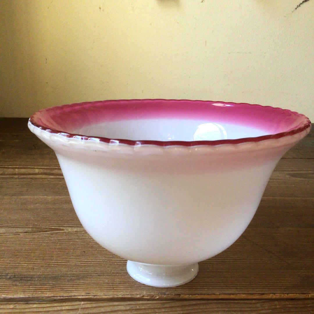 No4174 手吹き　九州明治びいどろ　乳白赤縁ガラス　ランプシェード　送料無料