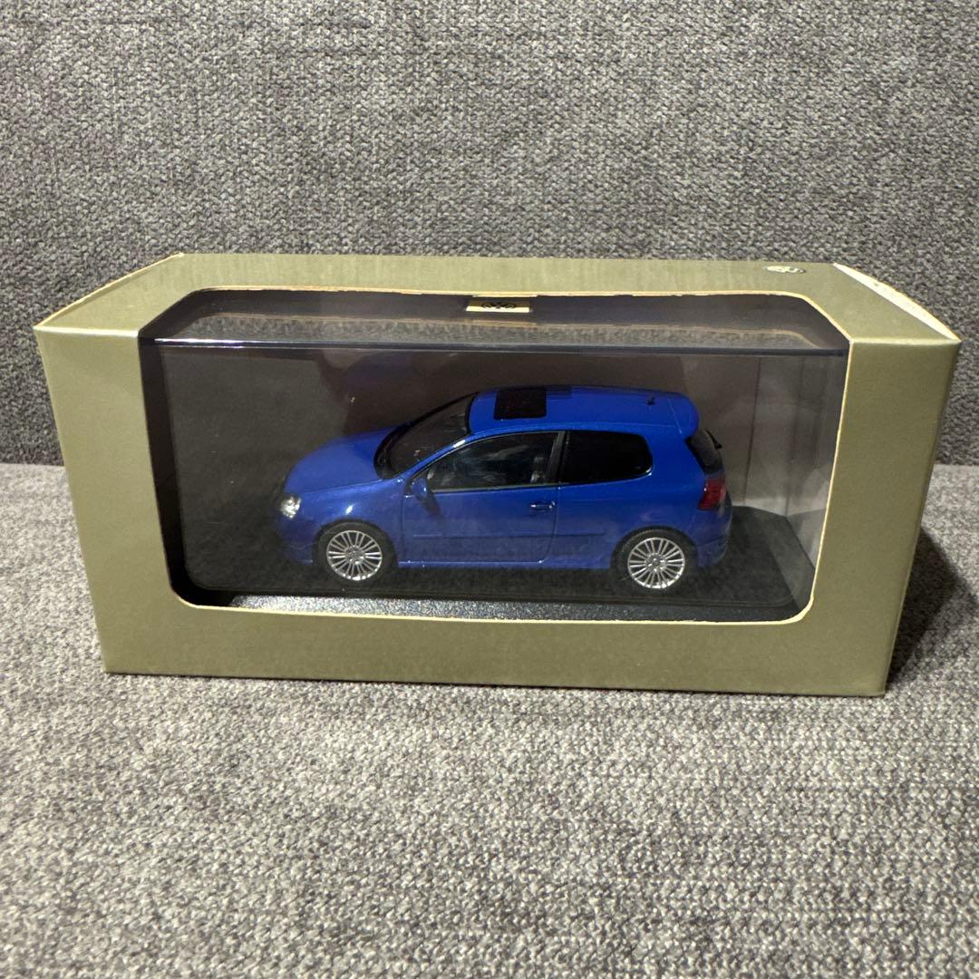 激レア Volkswagen Golf R32 未開封 1/43