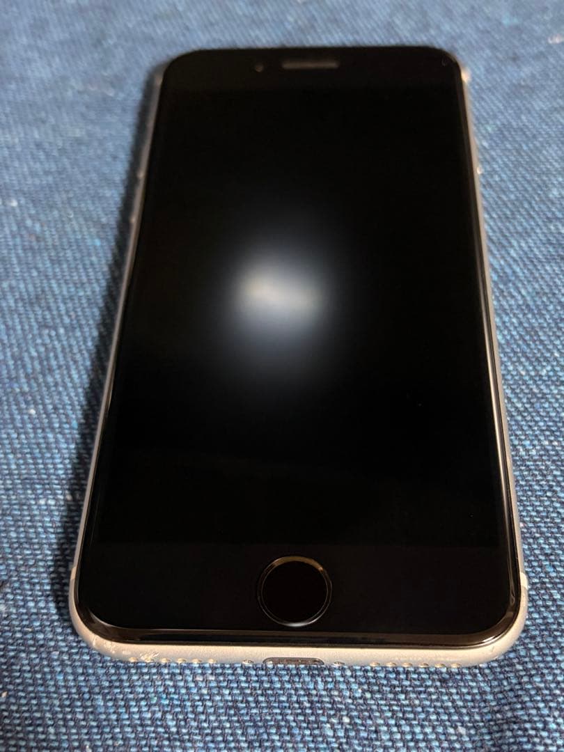 ほ*る様 iPhone SE第2世代 ホワイト 本体 箱 背面傷あり
