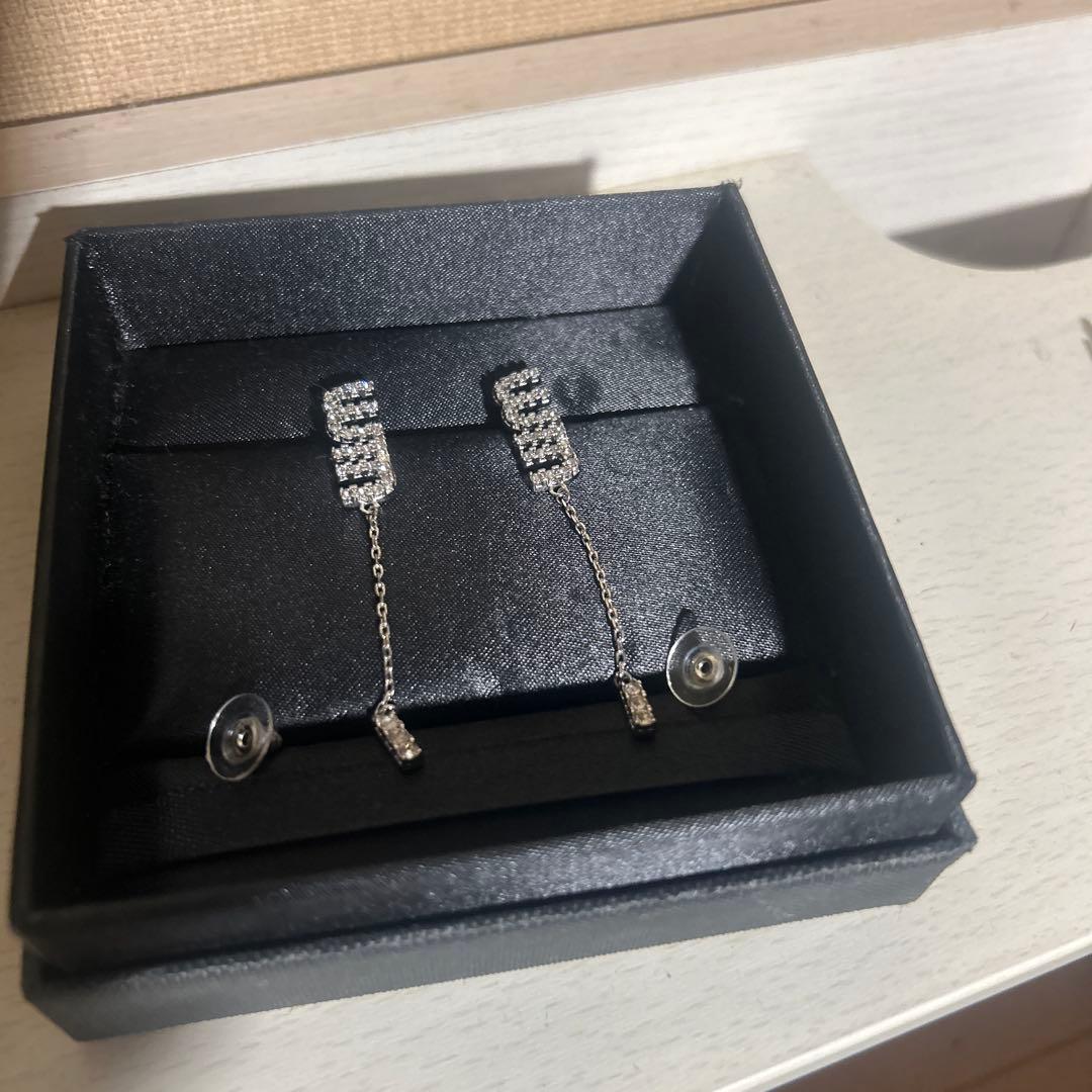 miumiuピアス