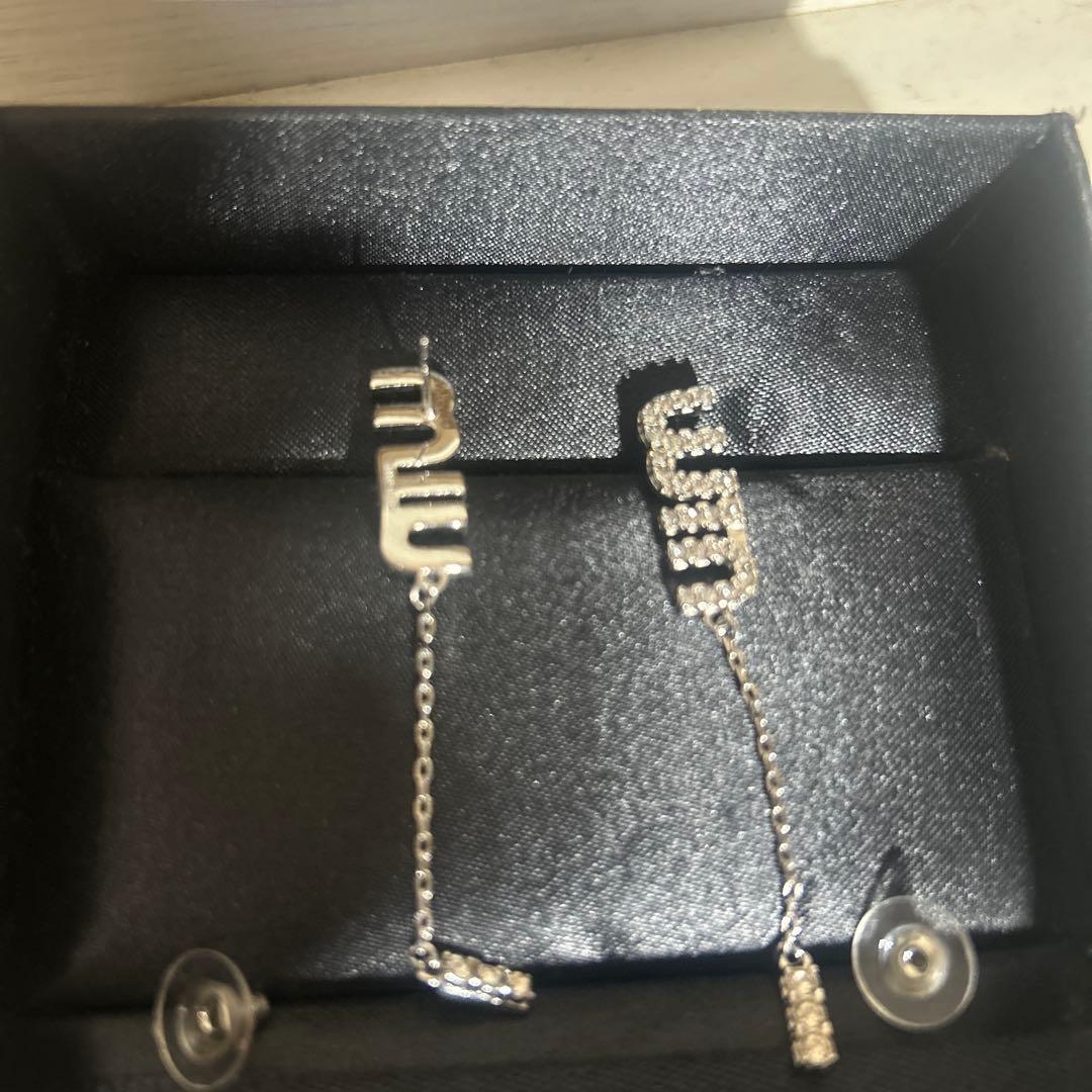 miumiuピアス