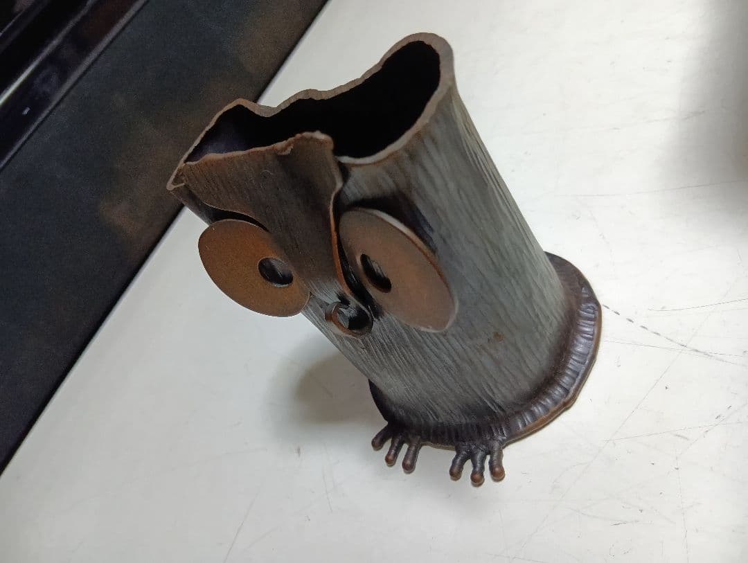 2002年　虎泉刻　純銅　ハンマートーン　金属工芸　オウル　フクロウ　ペン立て