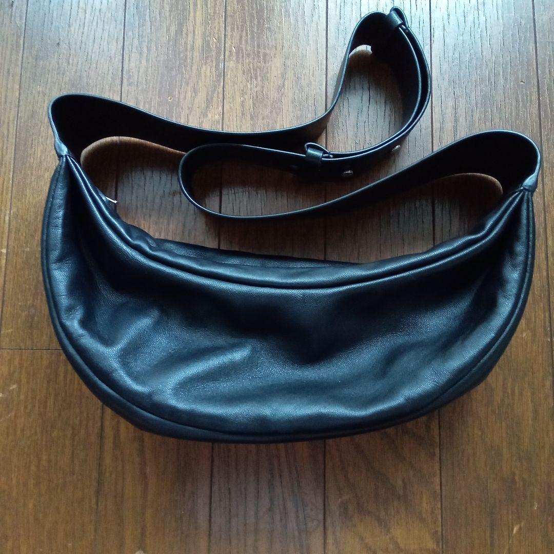 cos レザープリーツベルトバッグ