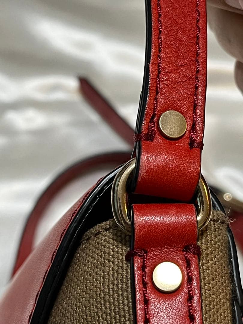 【BURBERRY】バーバリー　クロスボディバッグ赤