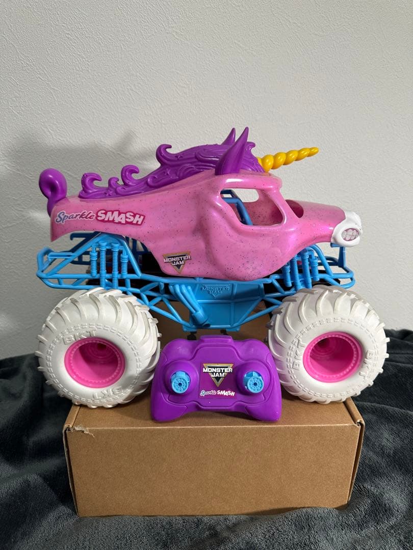 モンスタージャム 1/15 スパークルスマッシュ ラジコン モンスタートラック