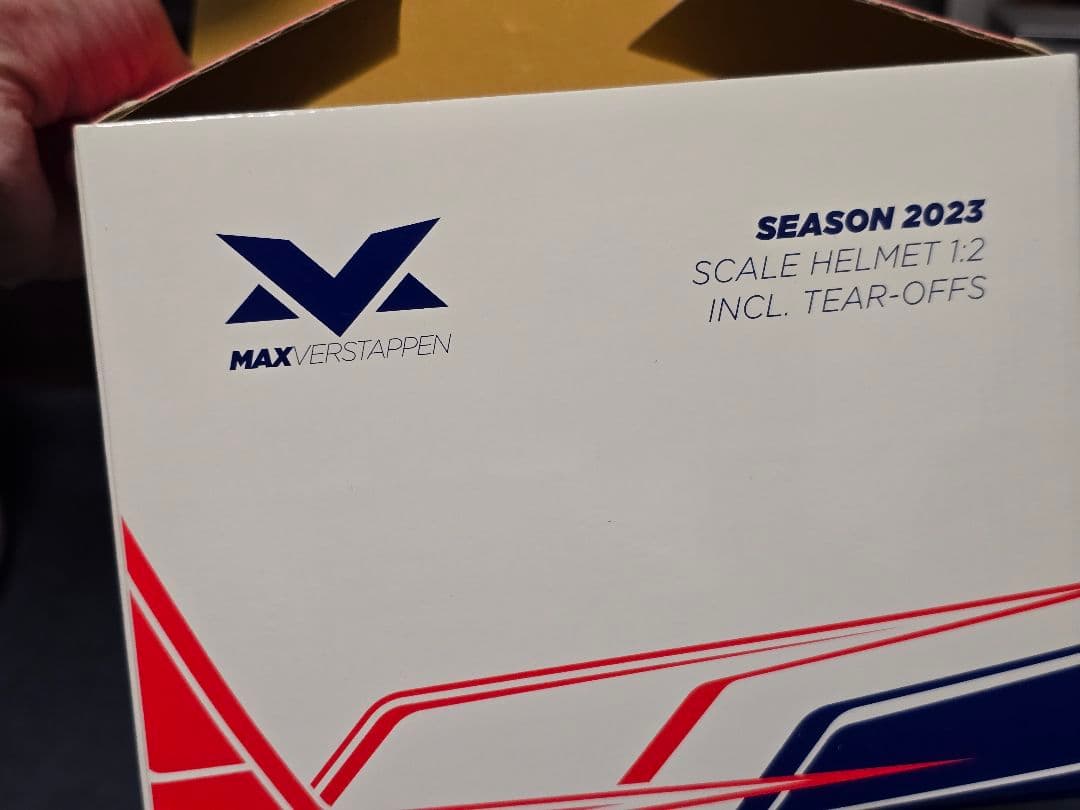 本日限定値下げ　フェルスタッペン　1/2 ヘルメット　2023　シューベルト製