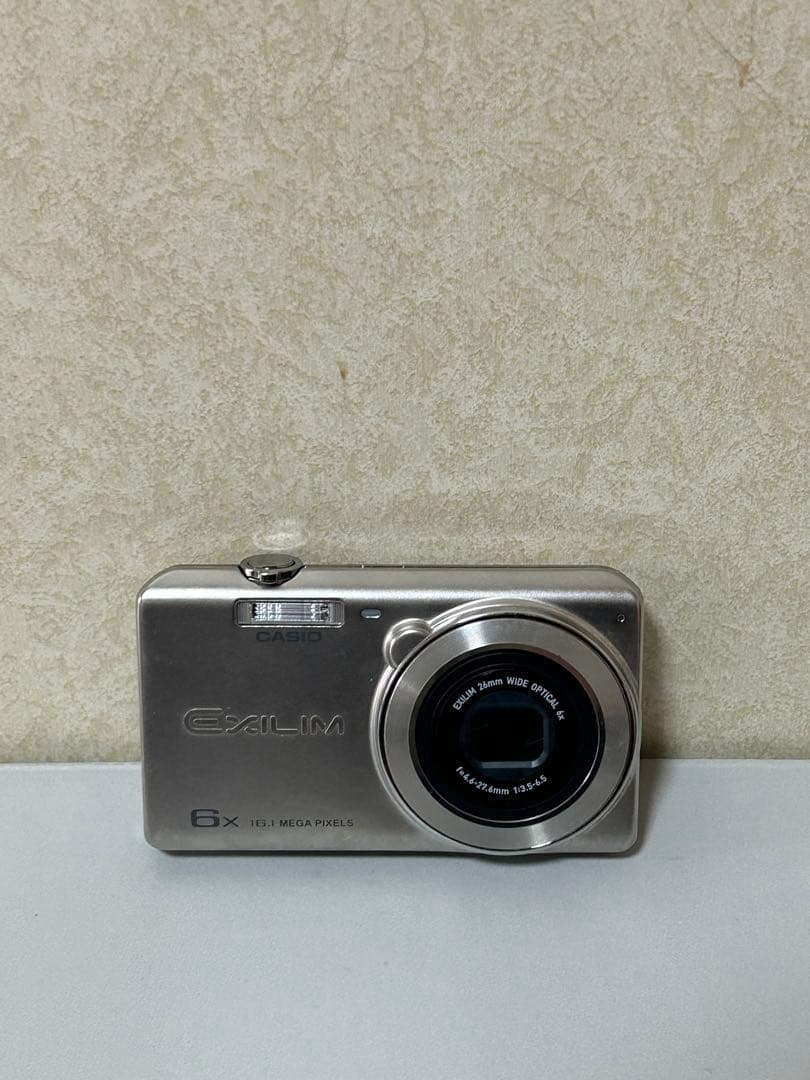 CASIO EXILIM 16.1MP コンパクトデジタルカメラ EX-Z700