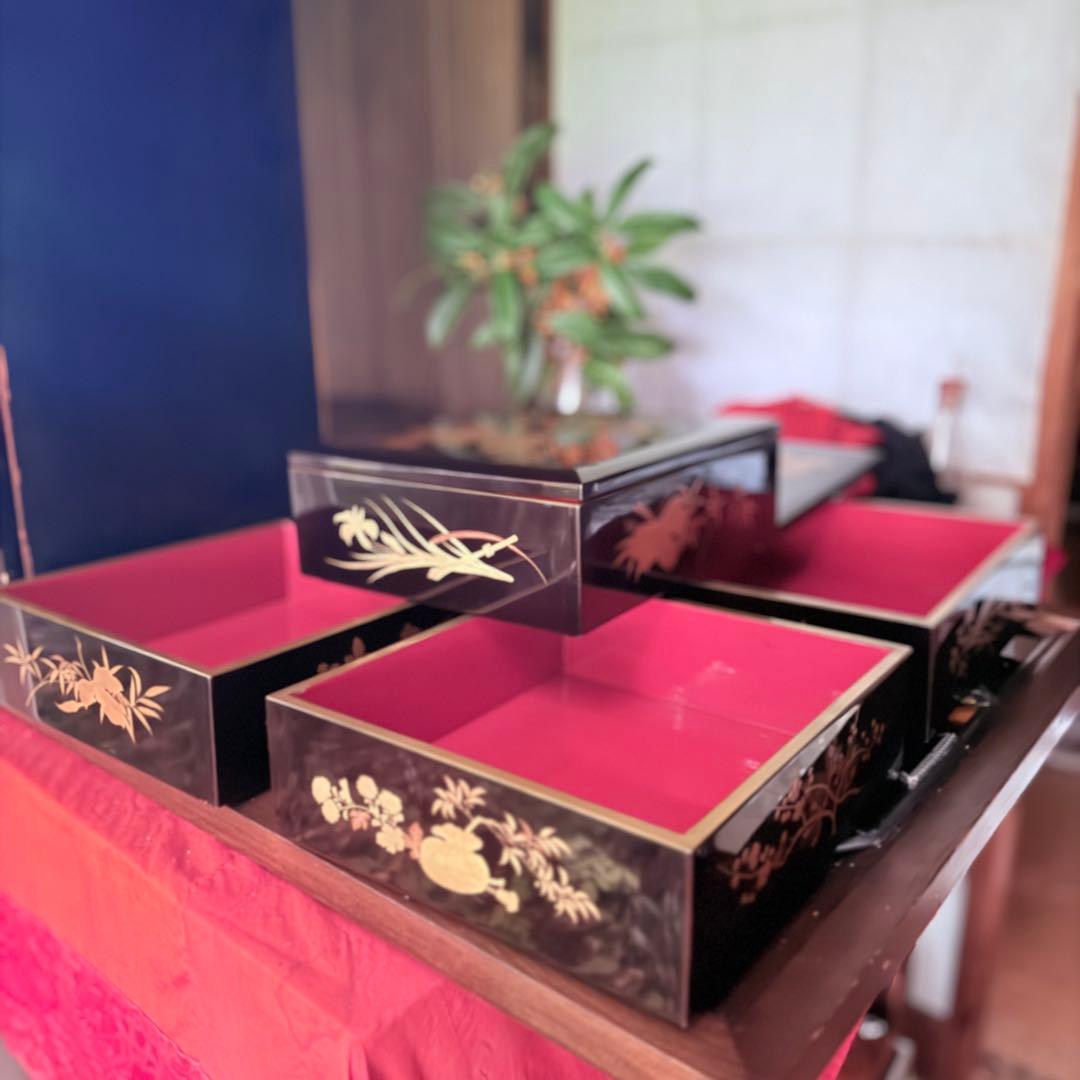 2201様感謝‼️JAPAN研ぎ出し高蒔蒔絵四君子華づくし五段重箱二枚蓋真塗桐箱入
