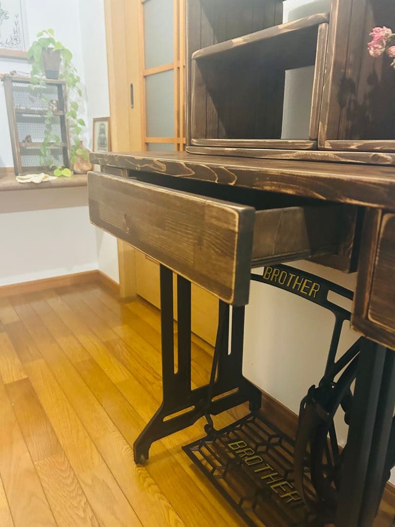 直接引き取りの場合お値下げ可　アンティークな ミシンテーブル　デスク ドレッサー