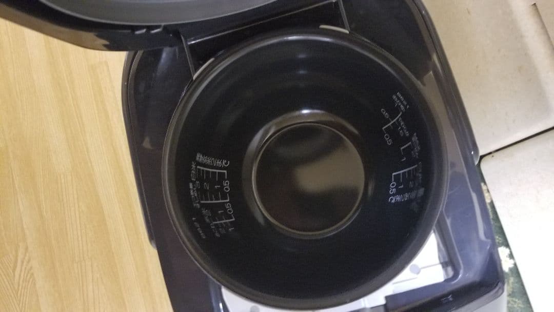 ☆2023年製☆美品☆象印圧力IH炊飯器 極め炊き 黒まる厚釜仕様 ブラック色