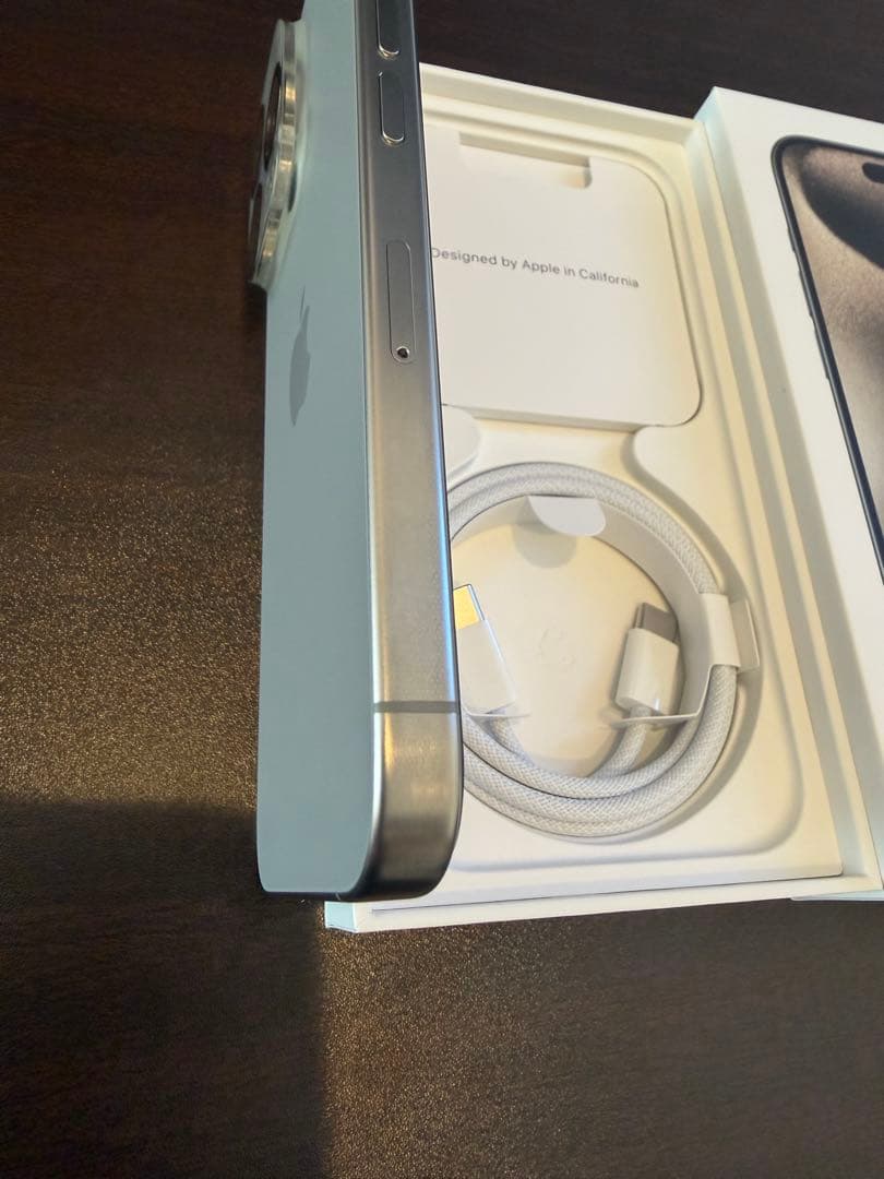 Apple iPhone 15 Pro 本体 256GB ナチュラルチタニウム