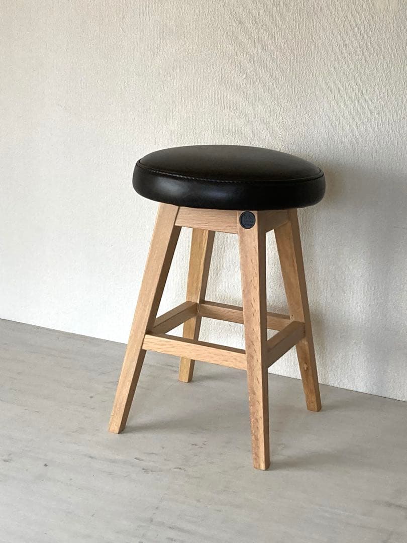 古い木製スツール サラサデザイン b2c オイルドレザー