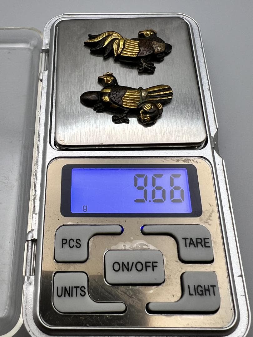 【海】江戸明治金工　鶏親子　手彫　目貫一体　銅製鍍金　骨董品　専用箱付