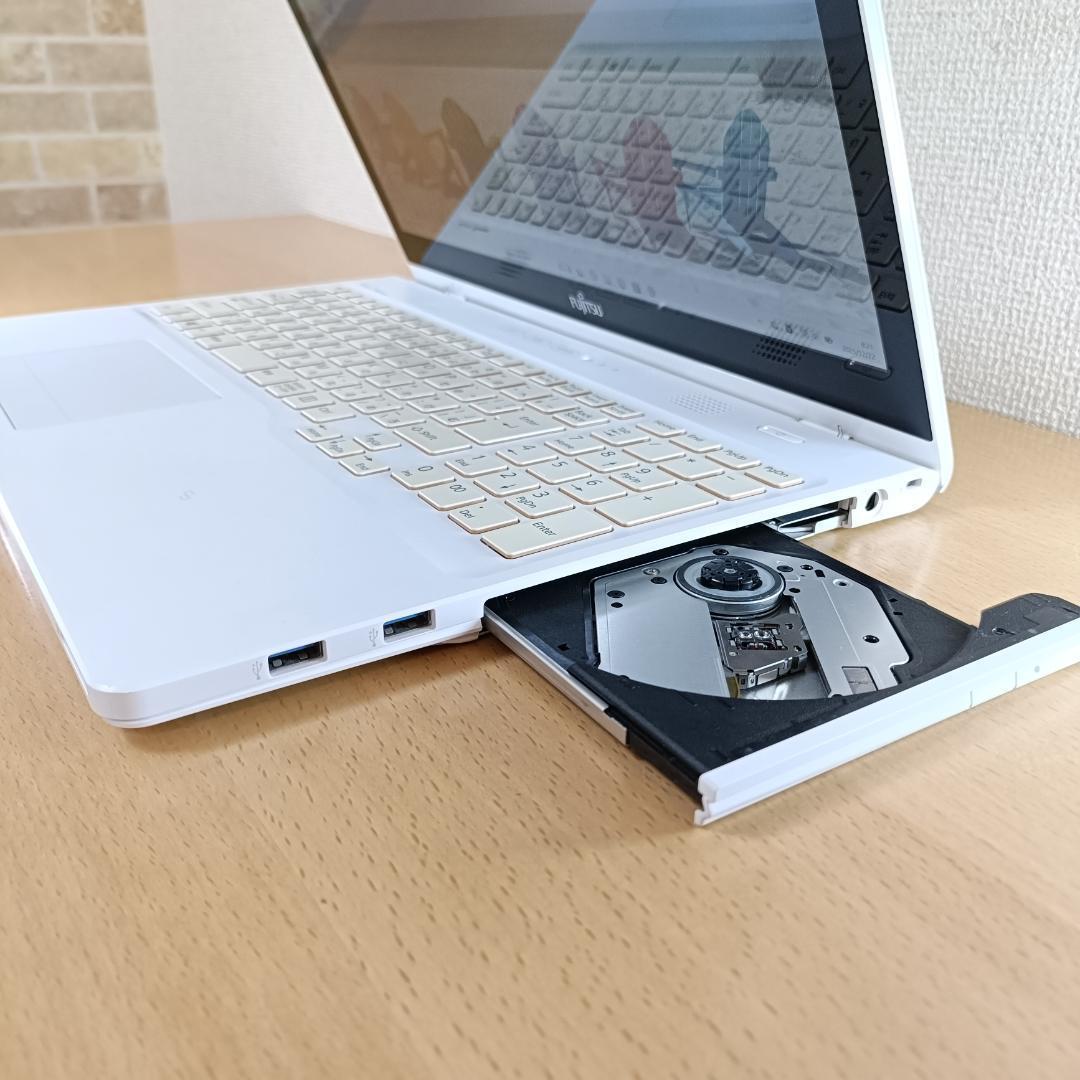 ノートPC Core i7 Windows11 SSD メモリ16GB 富士通