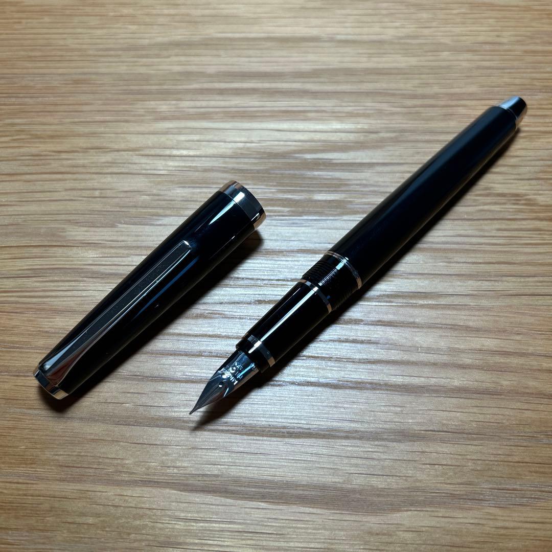 パイロット　エラボー　ブラック　金属軸　SF 細軟　14k 万年筆