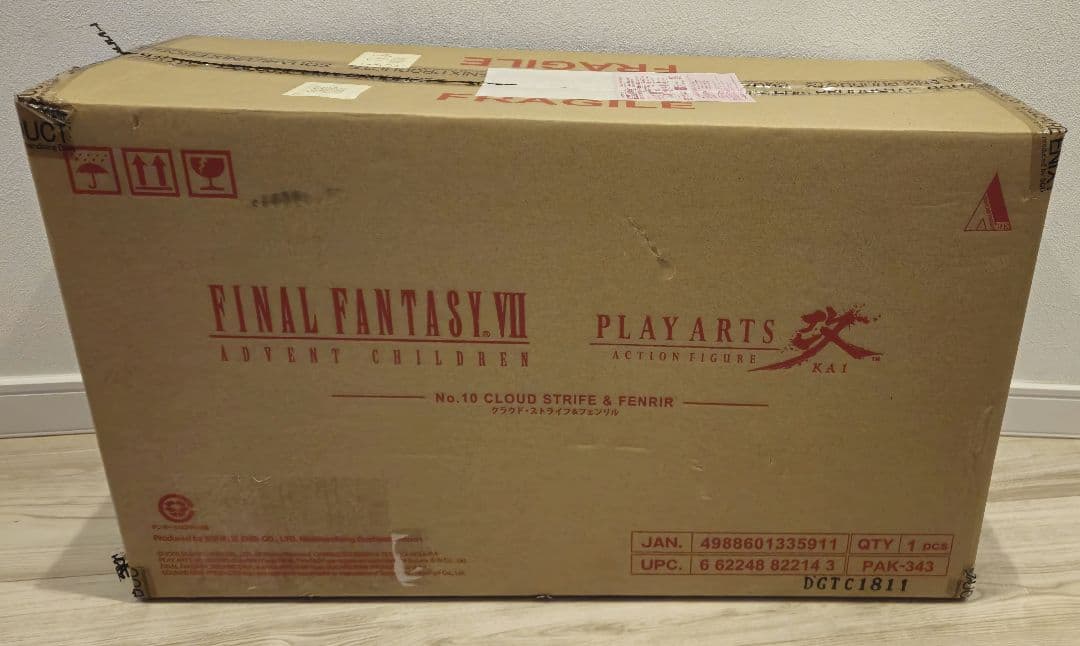 新品・未開封品　PLAY ARTS改 クラウド・ストライフ＆フェンリル