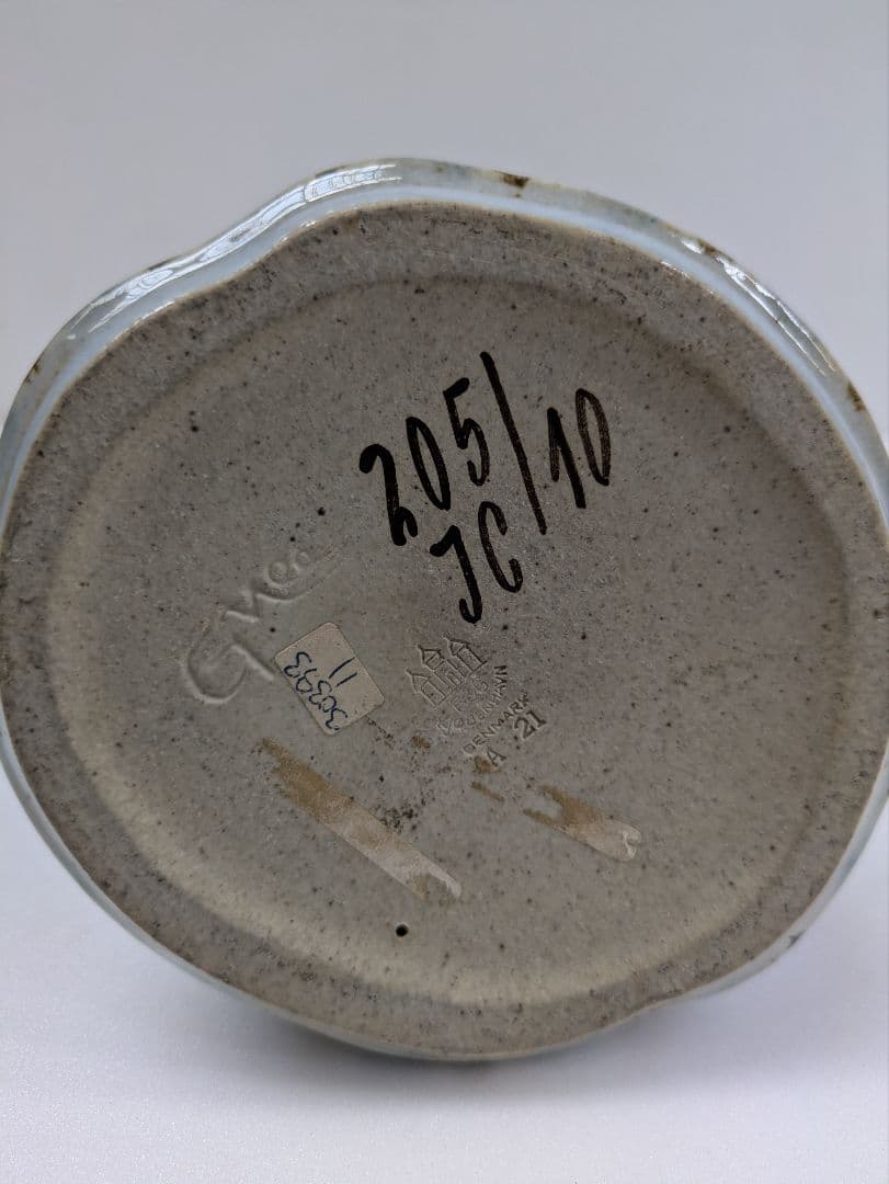 ビング＆グロンダールの大きなヴィンテージ磁器の置物 - 民族衣装を着た女性