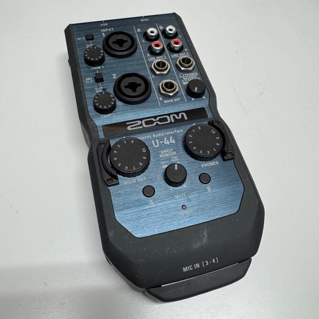 ZOOM U-44 ハンディオーディオインタフェース
