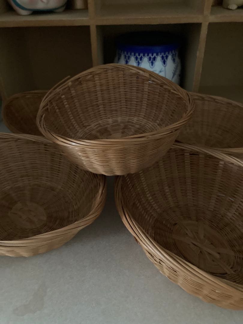 2割お値下げ40年前ブロカント購入ディスプレイラック飾り棚マス目箱柳カゴ5個つき