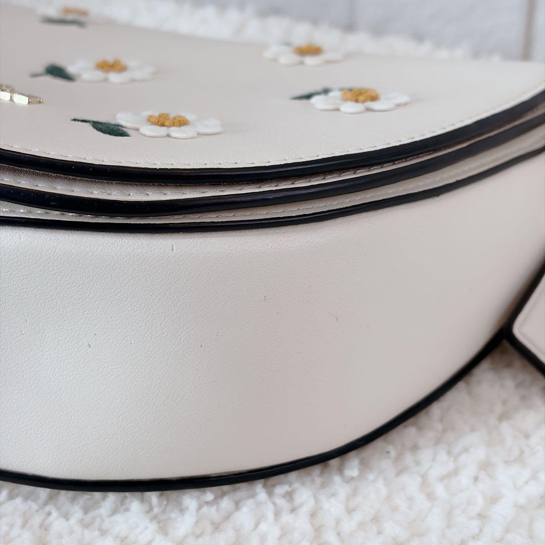 【美品】COACH　コーチ　ショルダーバッグ　花　デイジー　刺繍　クロスボディ