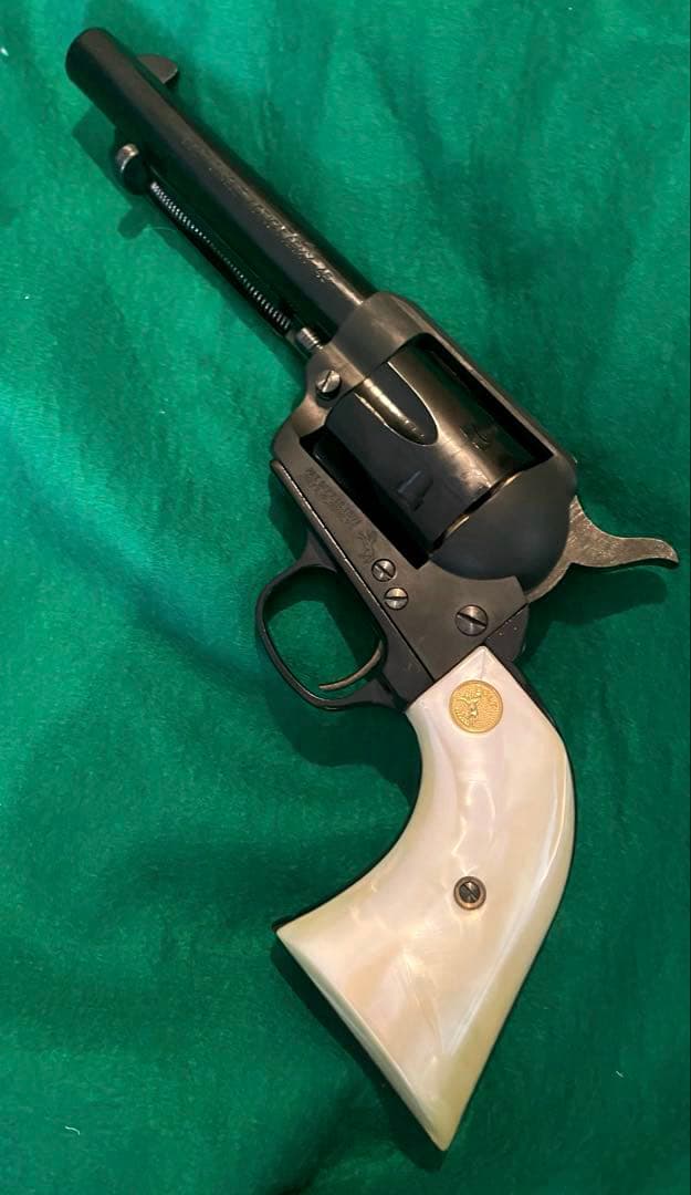 モデルガン　COLT SINGLE ACTION AREMYパール仕上グリップ