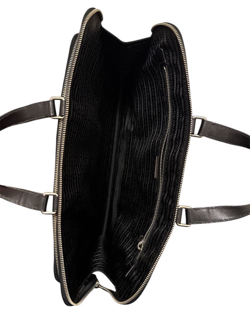 9*︎様 メルカリ市期間限定　美品✨プラダ　レザー ビジネスバッグ 黒