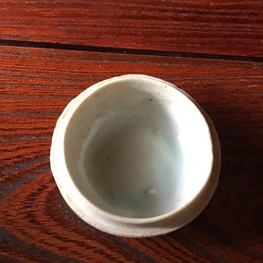 宋　青白磁　陽刻花　香合