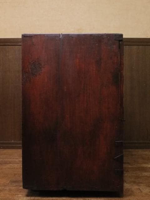 李朝古民具 朝鮮美術 朝鮮古民芸 松無垢材 卍字鉄地金具 時代 バンダジ 半閉櫃