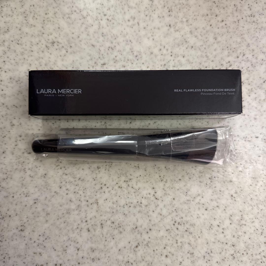 ローラメルシエ リアルフローレスファンデーション ブラシ　新品