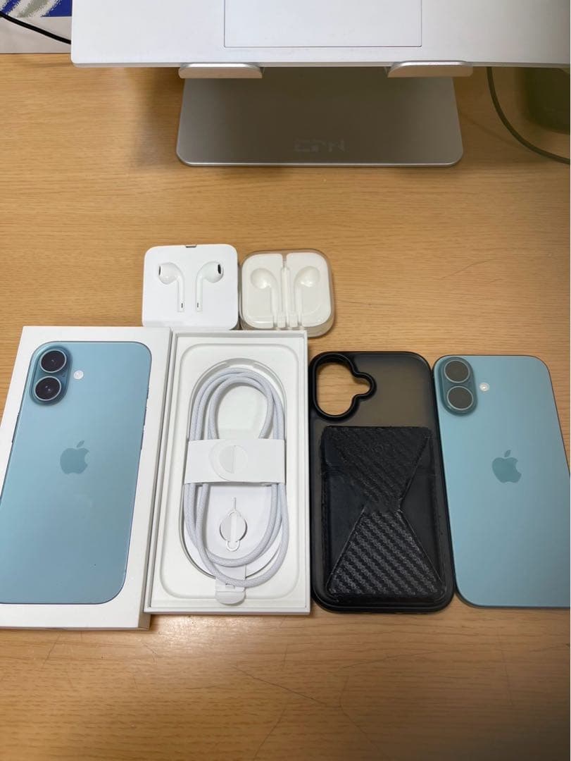 メ*神様 最終値下げ　【美品】 iPhone 16 セット売り　本体と付属品