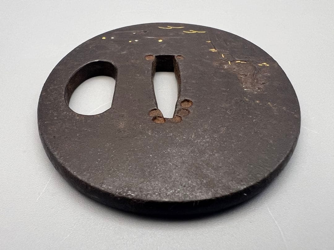 江戸期　小鉄鍔　人物風景図　金銀象嵌　金家在銘　刀装具　重量約52g　専用箱付