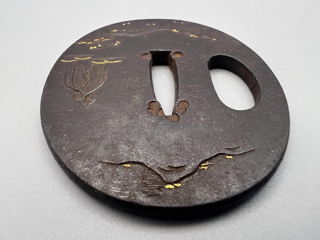 江戸期　小鉄鍔　人物風景図　金銀象嵌　金家在銘　刀装具　重量約52g　専用箱付