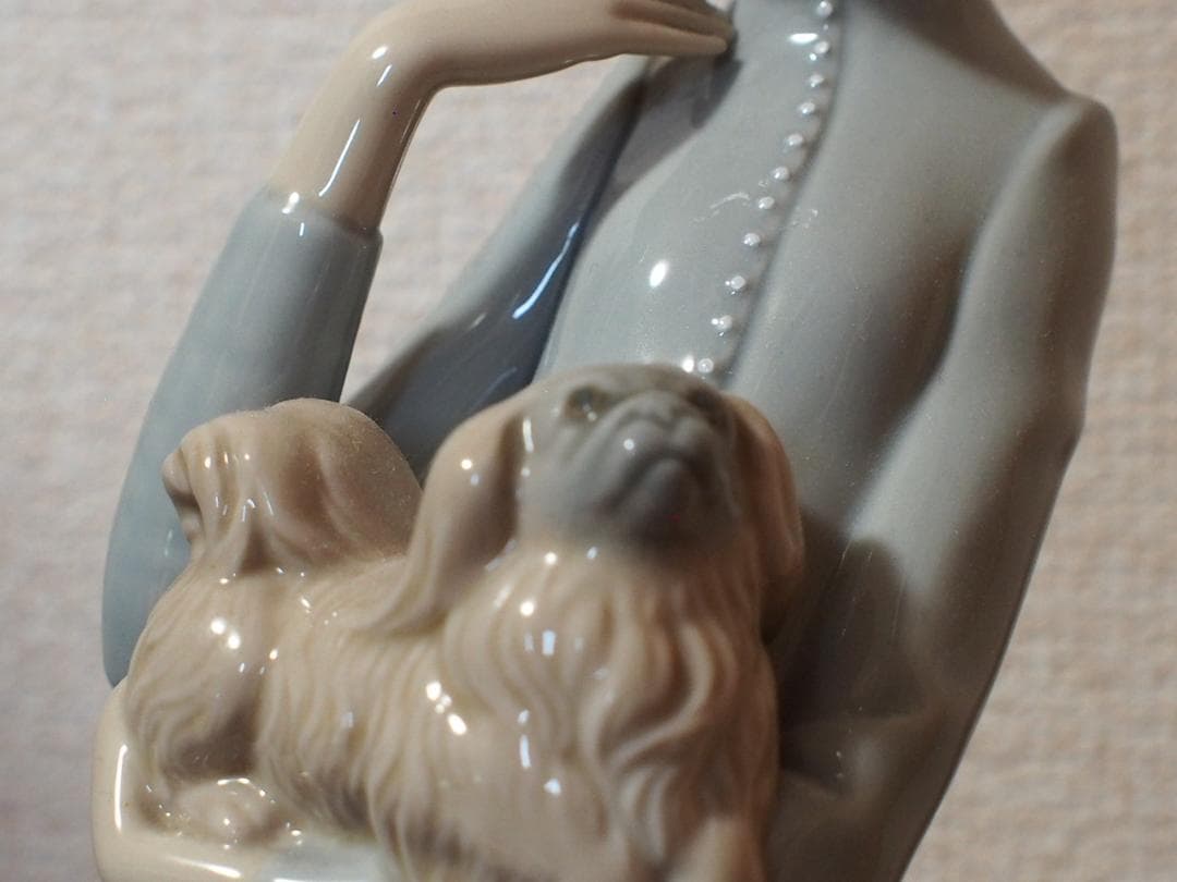★LLADRO社　リヤドロ　「仔犬を抱く女性」美品