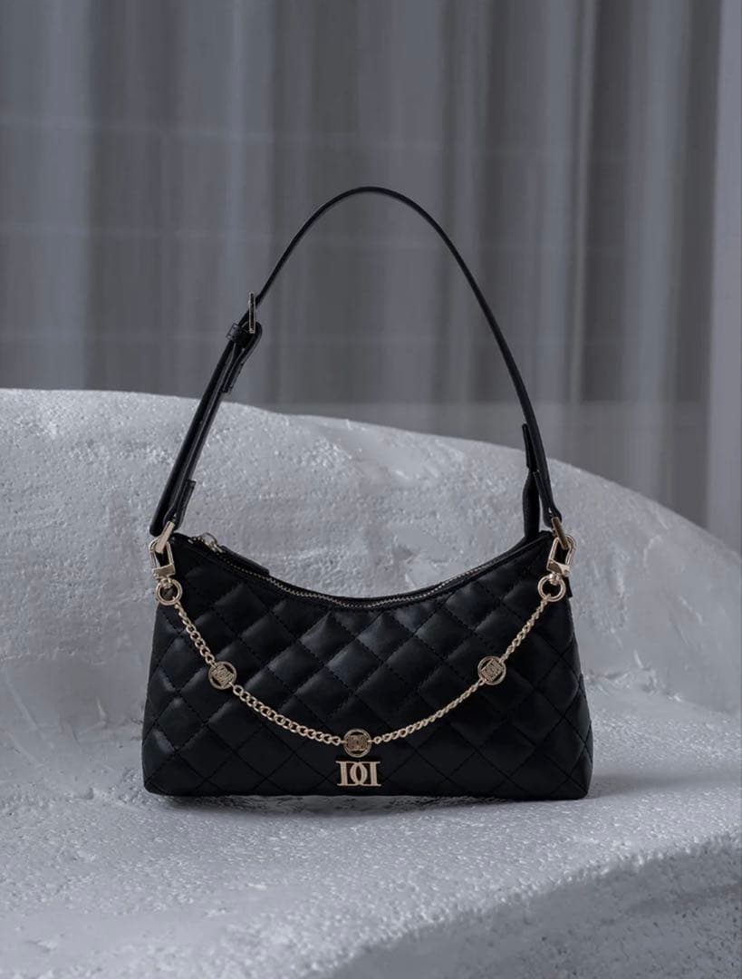 ブラックキルティングハンドバッグ