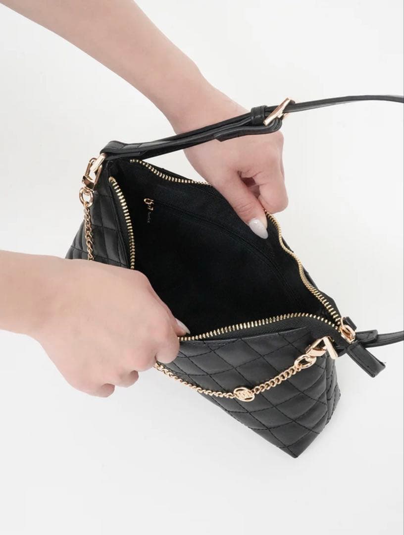 ブラックキルティングハンドバッグ