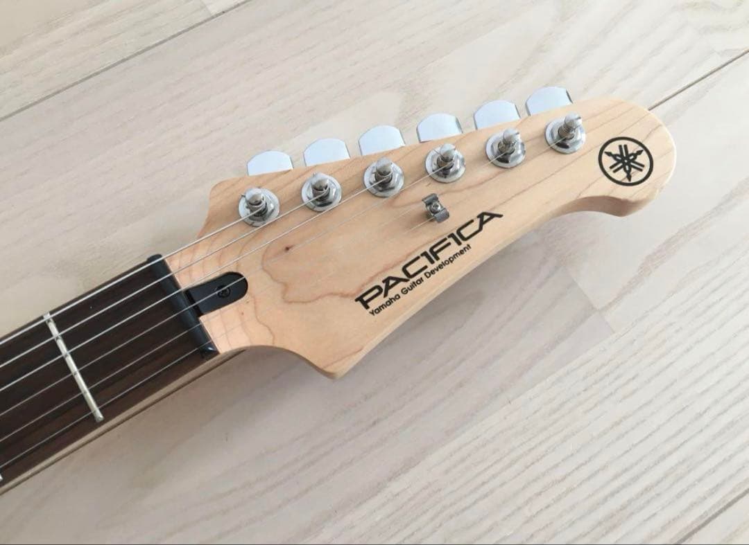 YAMAHA Pacifica 112V RM(レッドメタリック)